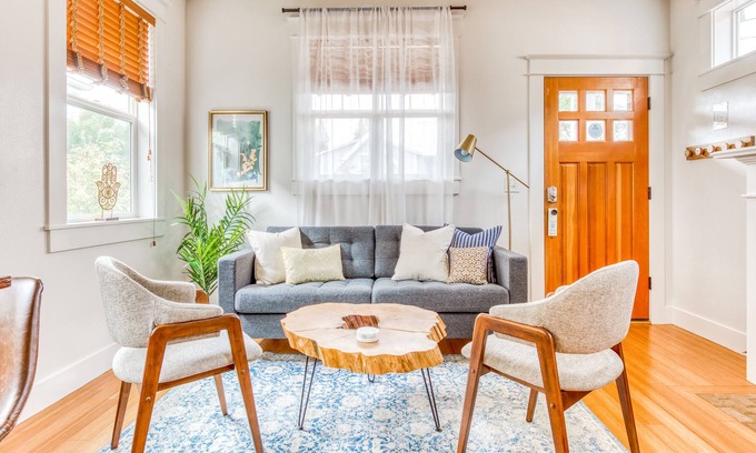 King House | Cute Alberta District cottage with fireplace, central AC & WiFi