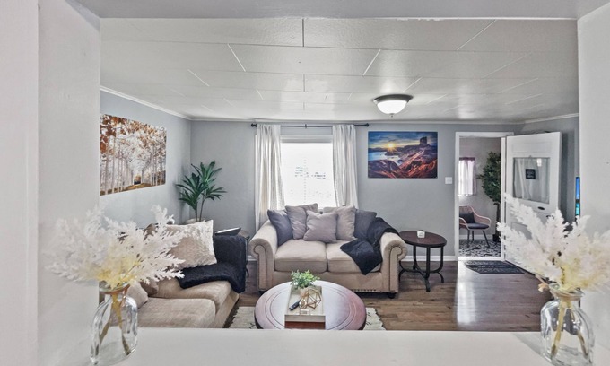 Dove Creek Cottage | Cute and Comfortable, pet-friendly, close to many amazing attractions.