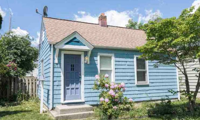 Bailey House | Cute and cozy home just steps from MSU