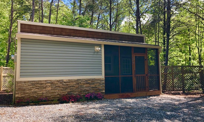 Forest City House | Cute and cozy in wooded area near TIEC