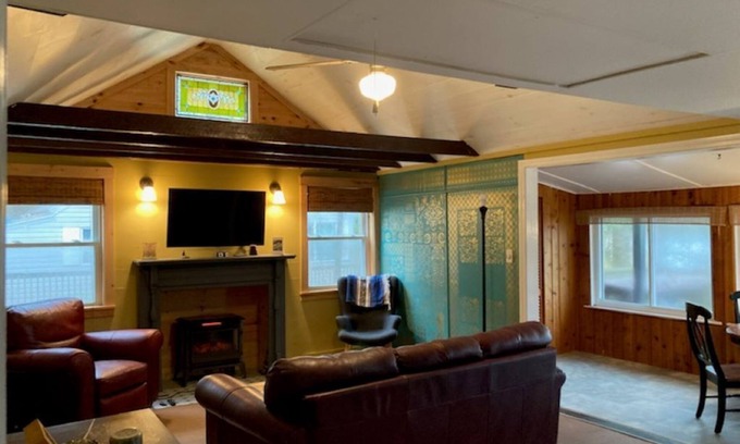 Goshen Cottage | Cute and cozy lake cottage, next to DAR State Forest