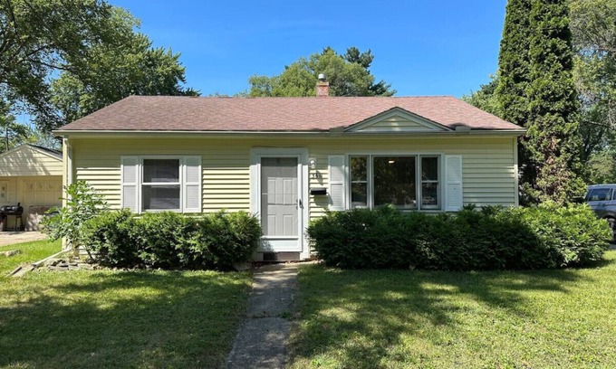 Midland House | Cute and Cozy Near Parks