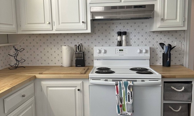 Columbia House | Cute and Cozy Pet Friendly Bungalow