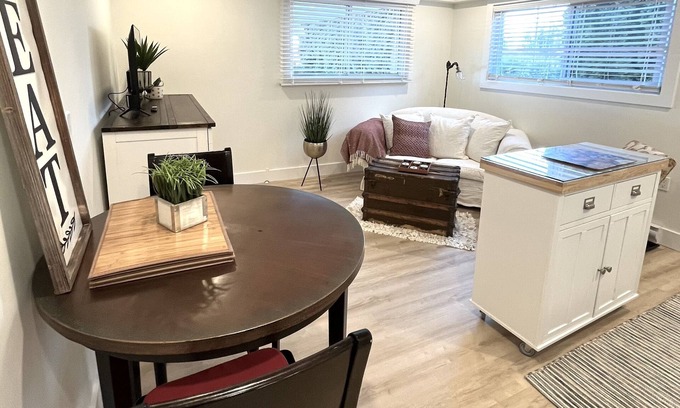 Colwood House | Cute and Cozy, Walking distance to Gorgeous Beach or Beautiful Forest Walk!