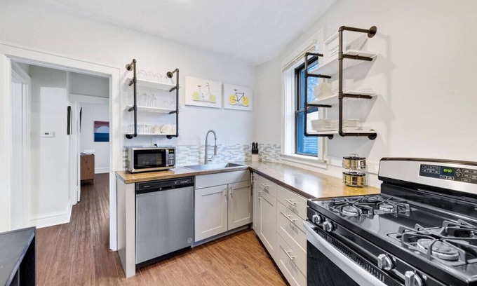 St. Louis Apartment | Cute Apt! Great for Long Stays!
