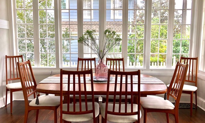 Winter Park House | Cute bungalow minutes walk from Park Avenue.