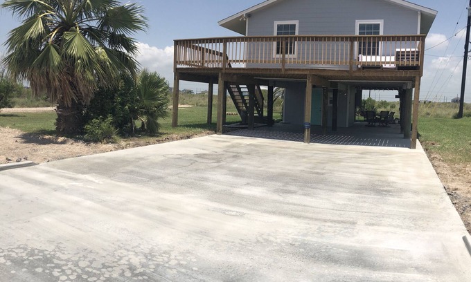 Rockport House | Cute calming coastal home located in a great fishing area