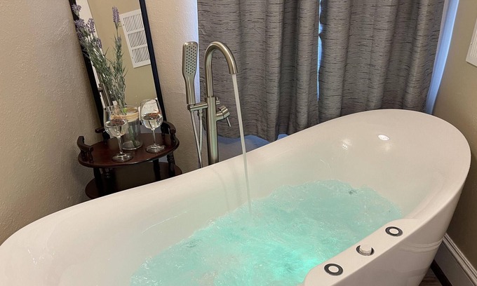 Canton House | Cute Carriage House near Canton/Asheville Jet Tub
