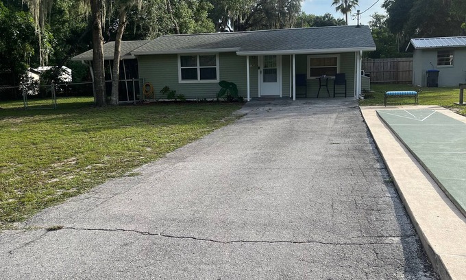 Inverness House | Cute, clean home on big private lot in Inverness FL.