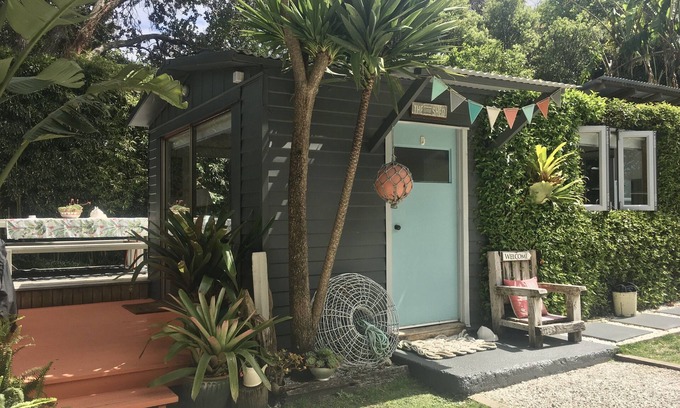 Tairua Cottage | Cute, comfortable, clean and self-contained -10 minutes walk to Mt. Paku summit