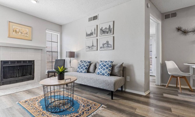 Park Central Apartment | Cute & Contemporary 1 Bed Apt! Easy Pool Access!