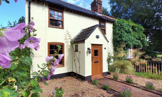 Wrentham Cottage | Cute Cottage Close to Southwold, Pet friendly