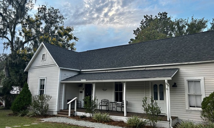 Historic District Cottage | Cute Cottage-Historic District