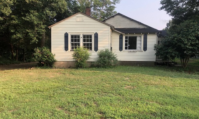 Clemmons Cottage | Cute cottage in a rural setting