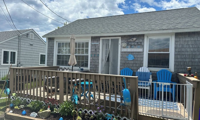 Breakwater Village Cottage | Cute cottage with a private beach