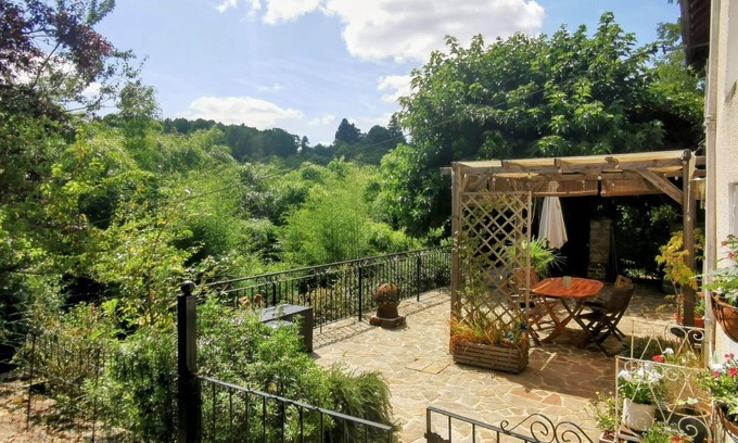Segur-le-Chateau Cottage | Cute Country Cottage in a 'Plus Beau Village' and within 15 minutes drive of Pompadour Heras