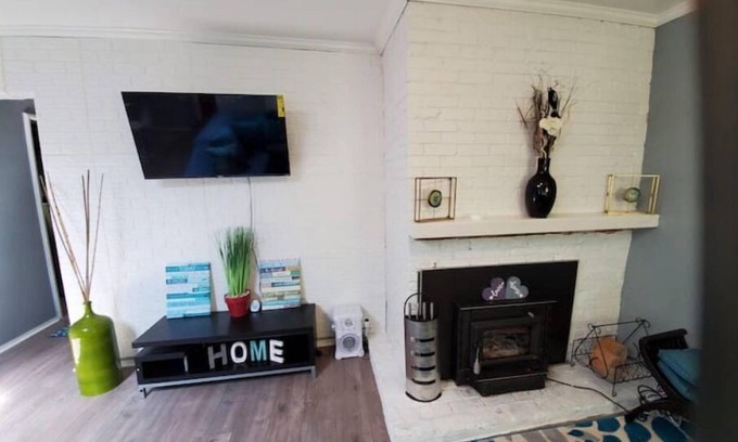 Pittsburg House | Cute & Cozy Beautiful 3 bedroom home