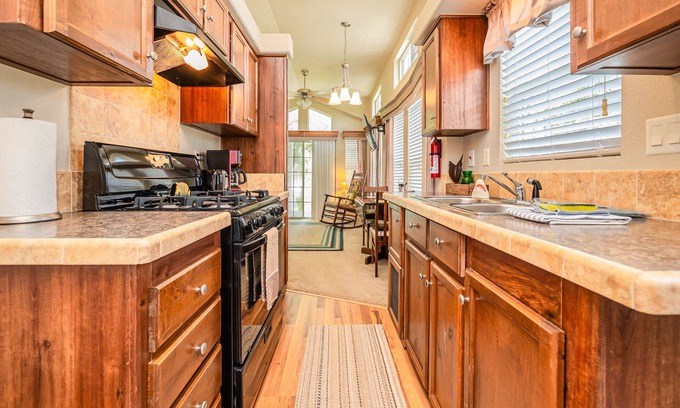 Aransas Pass Cottage | Cute & Cozy Coastal Cottage/The Blue Marlin! - 1BR/1BA