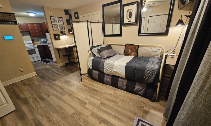 Tallahassee Apartment | Cute Cozy Comfy 1-bedroom apartment in lovely Downtown Tallahassee with AC, WiFi