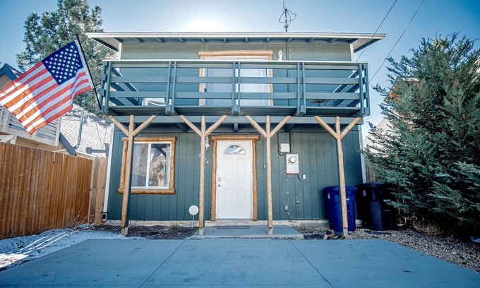 Woodlands Cabin | Cute & Cozy Dog Friendly 2BD 1BA w/Mountain View's