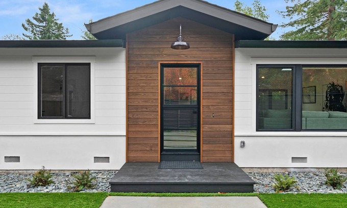 Tamalpais-Homestead Valley House | cute, cozy house & outdoor entertaining / hot tub