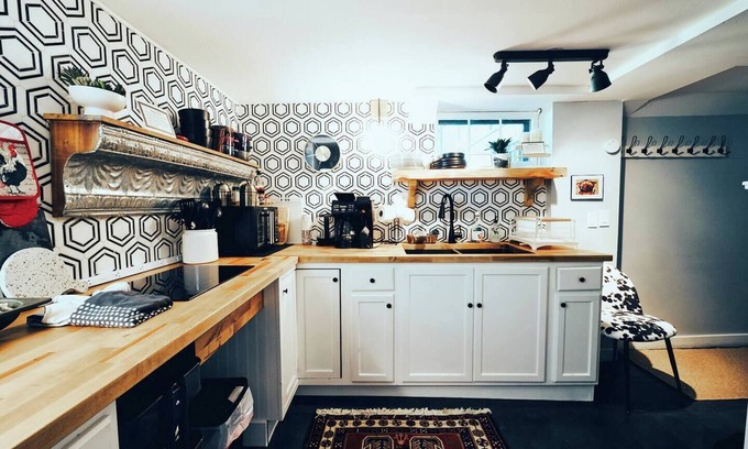 Sheridan Apartment | Cute & Cozy Lower Level Apartment in Sheridan