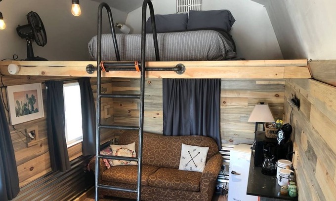 Lazear Apartment | Cute & Cozy Tiny House w/Kitchen