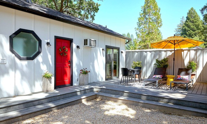 St. Helena House | Cute Downtown Saint Helena Wine Country Cottage!