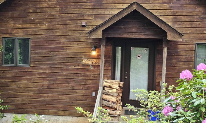 Skyland Cabin | Cute family cabin w/hot tub