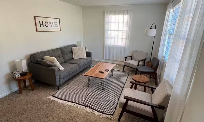 Franklin House | CUTE HOME 5-minutes from downtown Franklin.
