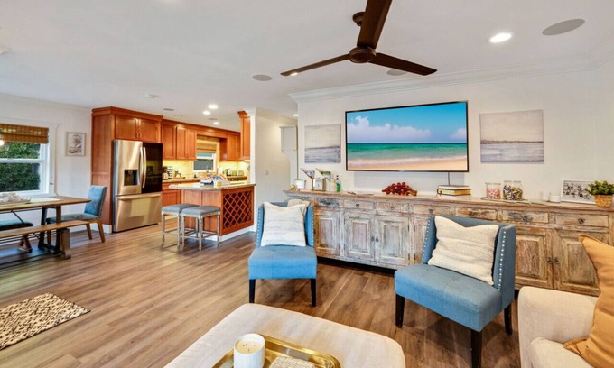 Huntington Beach House | Cute Home 7 Blocks To Beach | XBOX | Bikes | Pets
