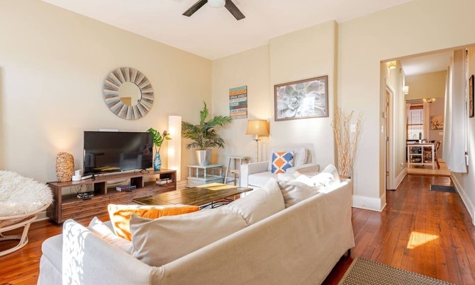 Germantown House | CUTE Home in GTown-4 Miles to UL,Churchill Downs & KY EXPO CTR! Private Parking!