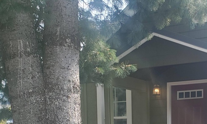 Easton House | Cute Home - Mt. Life, small town, close to recreation