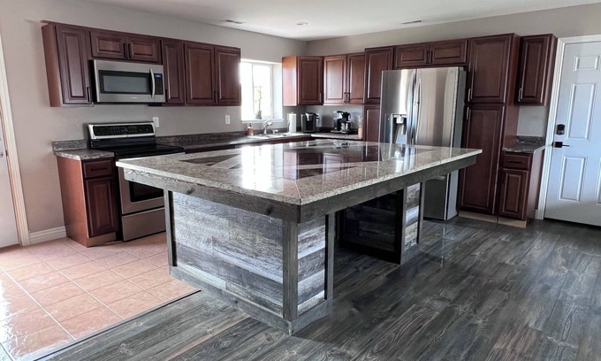Cimarron Hills House | Cute House Minutes From Some Of The Most Go To Attractions!!