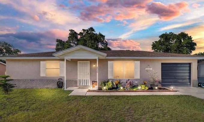 Silver Springs Shores House | Cute House Near Lake Weir in Ocala Florida