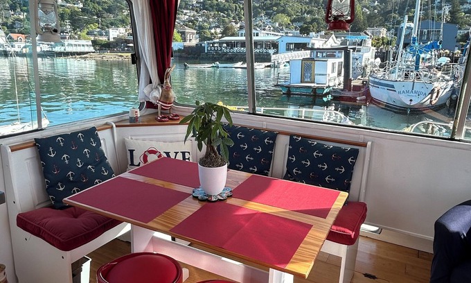 Sausalito Boat Rental | Cute houseboat, amazing location! Extremely walkable to restaurants and shops