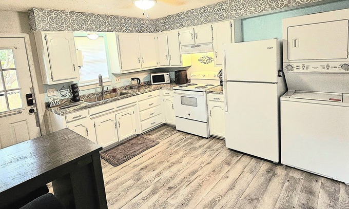 Wichita Falls House | Cute little 2 bedroom in Faith Village with backyard deck