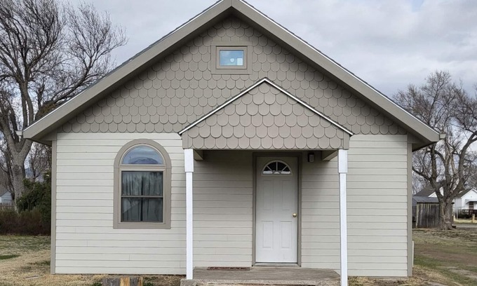 Ness City Cottage | Cute little one bedroom cottage