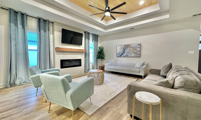 Tallahassee House | Cute Midtown Modern 4 bed 2 bath sleeps 8