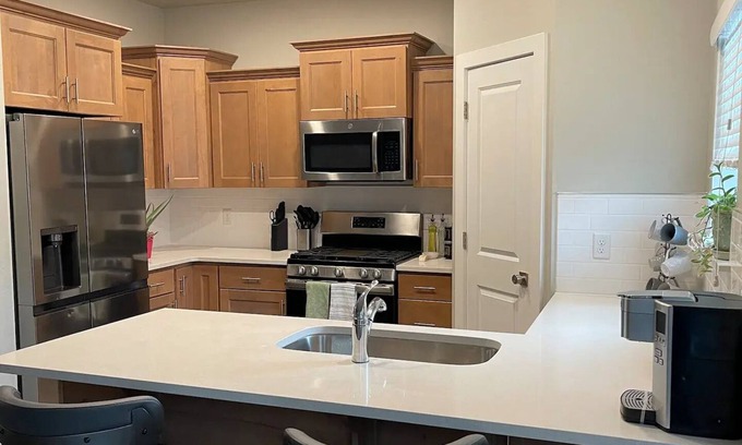 Cedar City House | Cute Modern townhouse close many Utah national parks