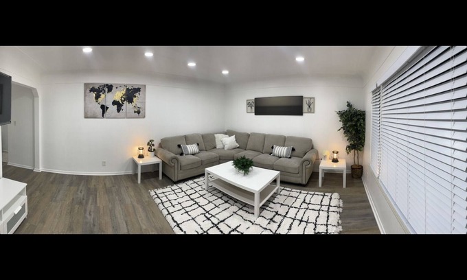 Sterling Heights House | Cute-n-Cozy Home Near Beaumont Troy