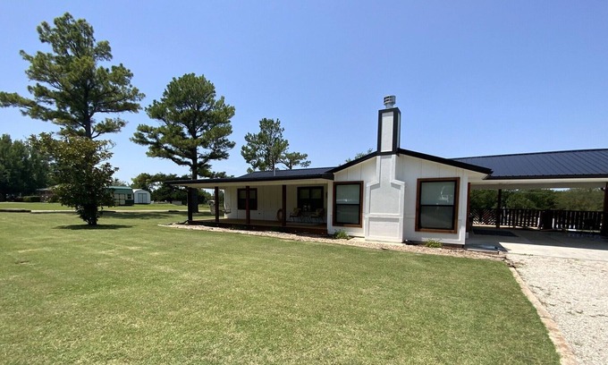 Sulphur House | Cute newly remodeled home with an in ground pool and huge back yard.