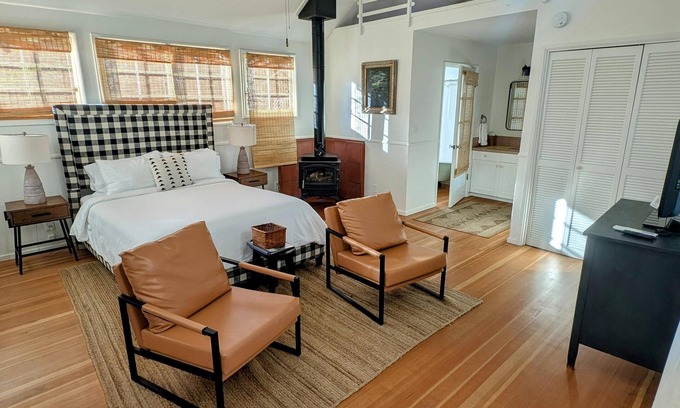 Sonoma House | Cute one room Bungalow in Sonoma- Includes Wine Tasting Passport