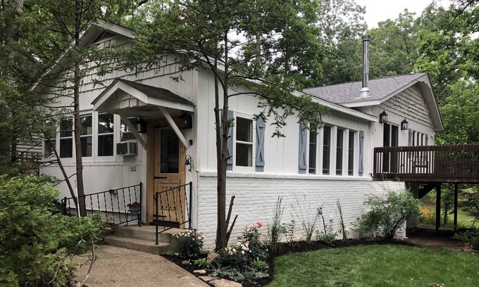 Twin Lakes Cottage | Cute peaceful cottage close to downtown Twin Lakes.