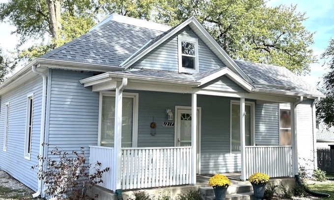 Aurora House | Cute & quiet Boho House. King size bed!