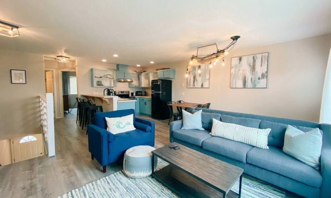 Long Beach House | Cute, remodeled townhome located in the heart of Long Beach. Close to everything!