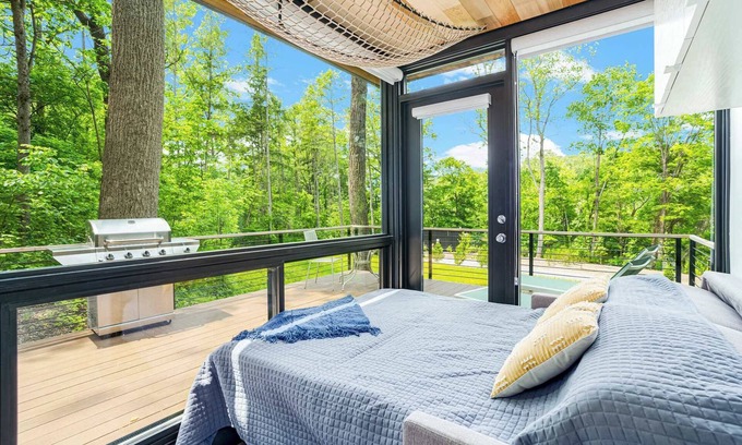 Rileyville Apartment | Cute Riverside Cabin w Hot Tub, Fire Pit, & Kayaks