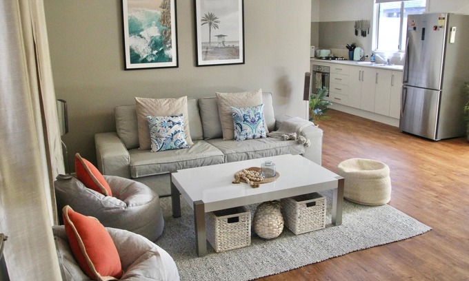 Thornlie Villa | Cute Stylish Family Home in Thornlie