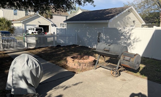 Old Town Bluffton House | Cute Townhome close to Old-Town Bluffton and Hilton Head Beaches.