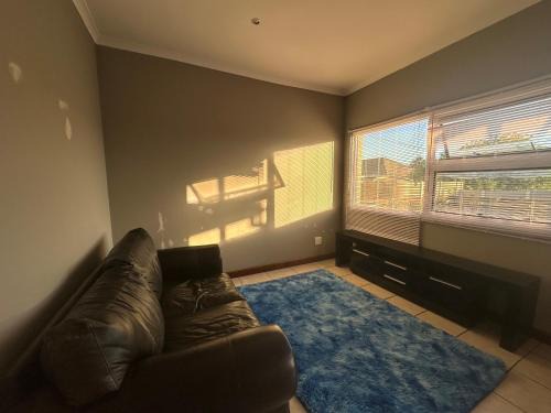 Parow North Apartment | Cute Tranquil Pool Side Apartment